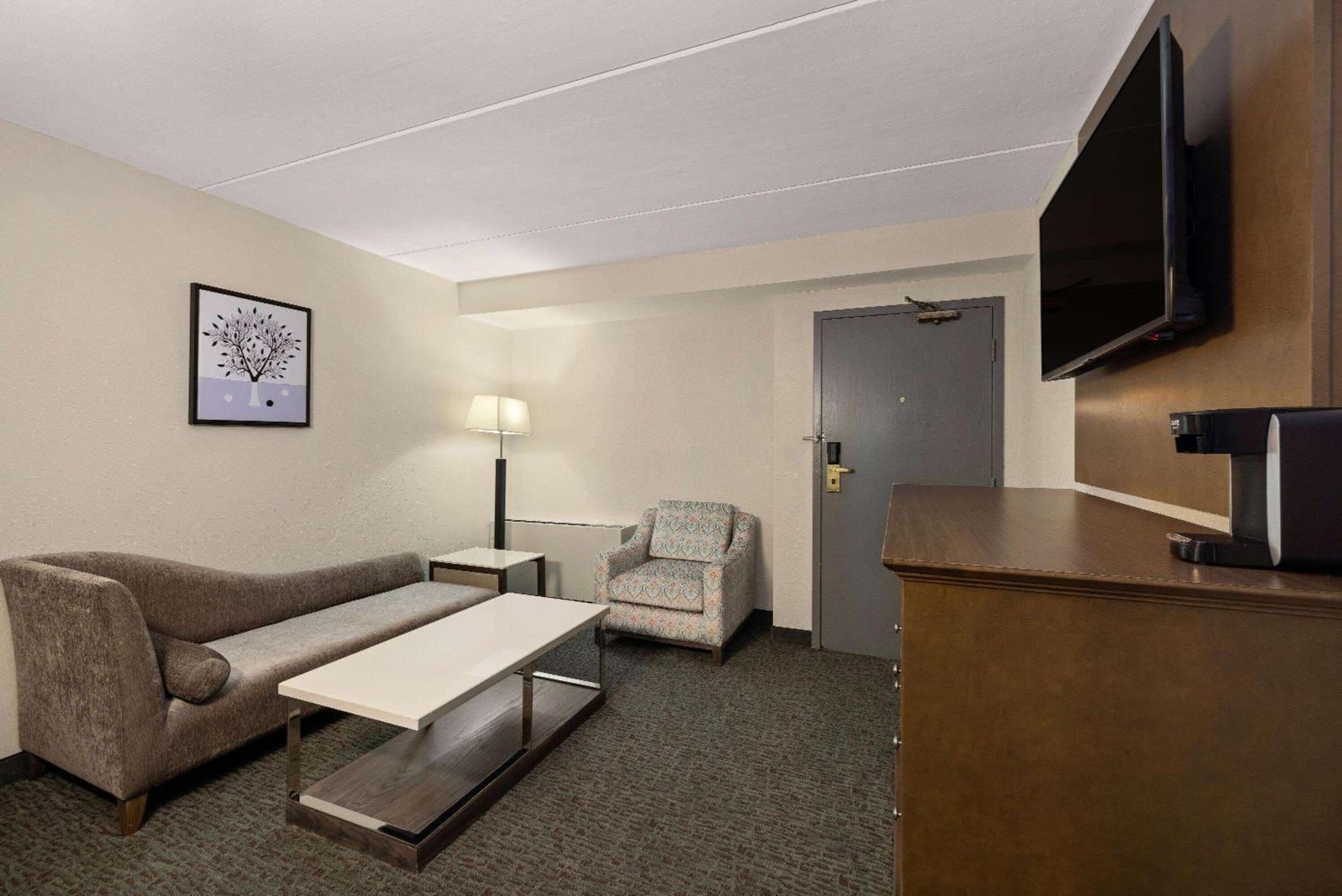 Baymont By Wyndham Shakopee Hotel Eksteriør billede